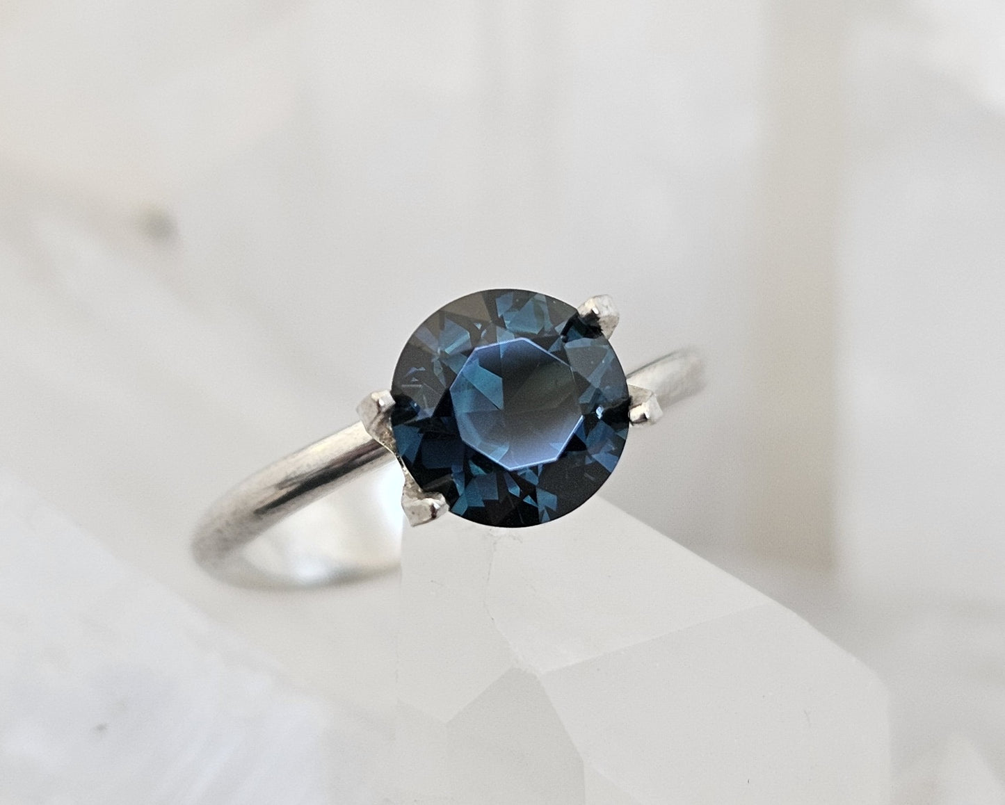 1.96 ct Round brilliant - Blue + teal parti-colour natural Australian sapphire