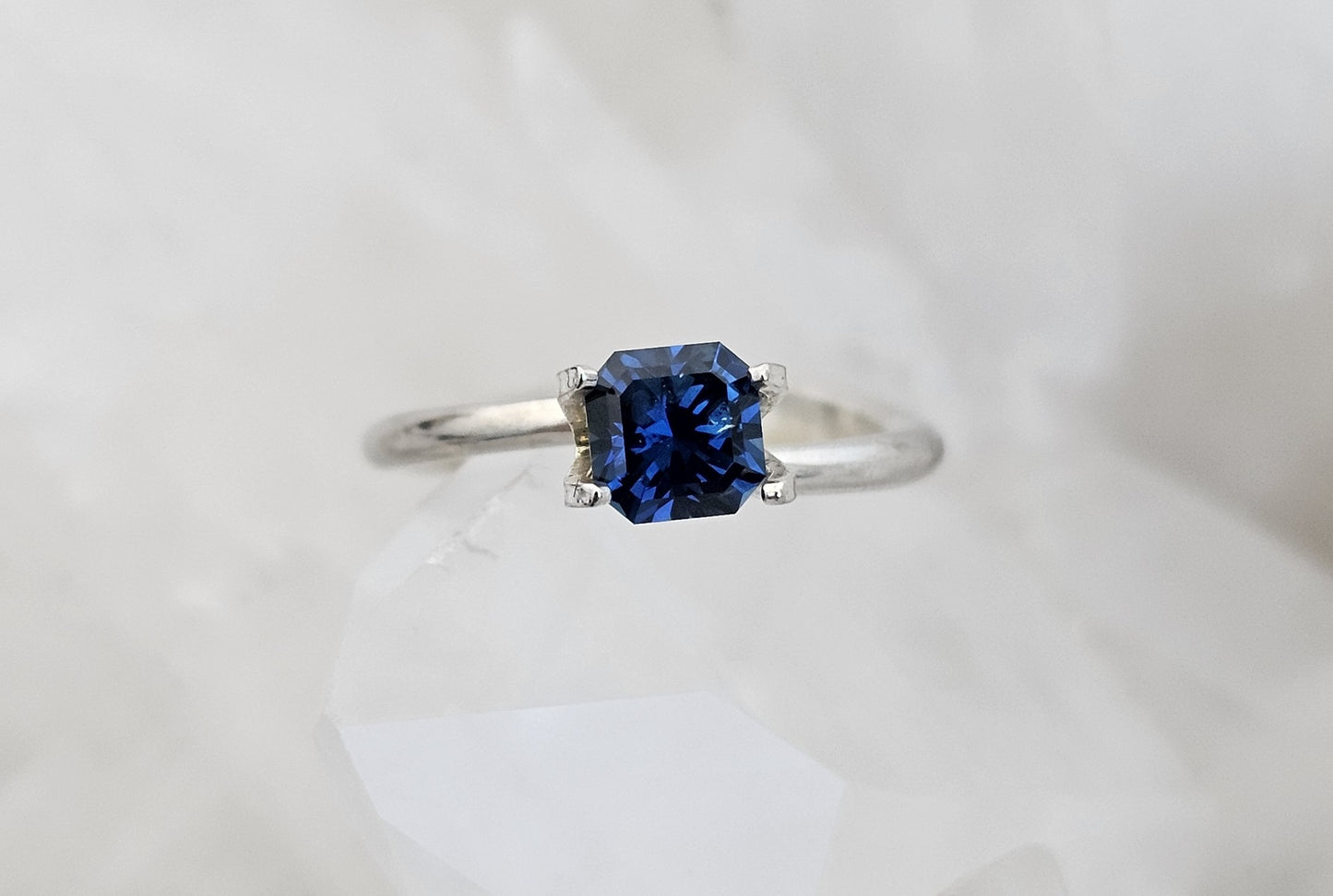 0.92 ct Mixed cut - Blue on blue natural Australian sapphire