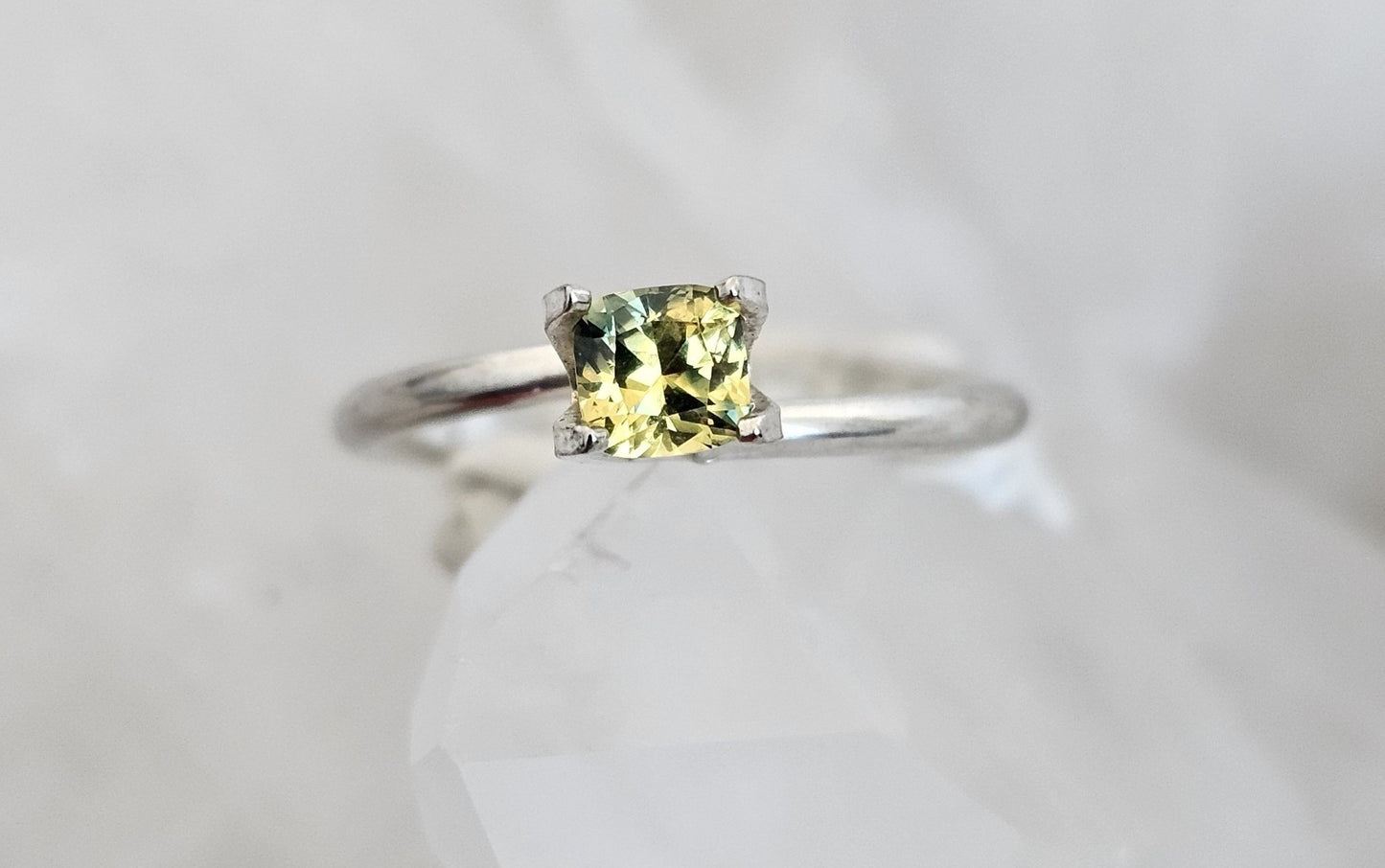 0.45 ct Cushion cut - Yellow + blue patri-colour natural Australian sapphire