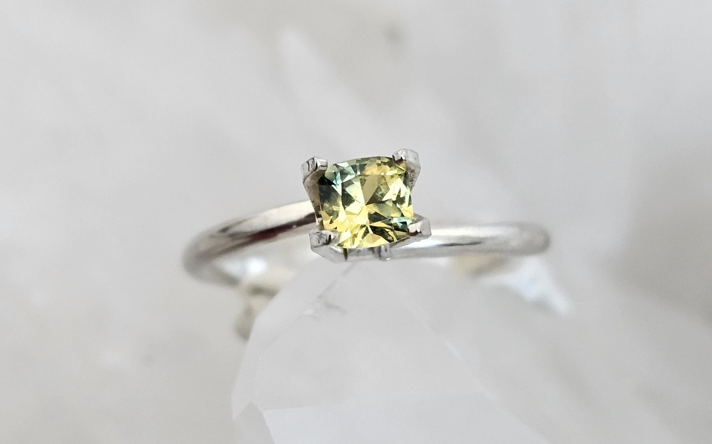 0.45 ct Cushion cut - Yellow + blue patri-colour natural Australian sapphire