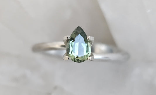 0.62 ct Pear cut - Apple green ombre natural Australian sapphire