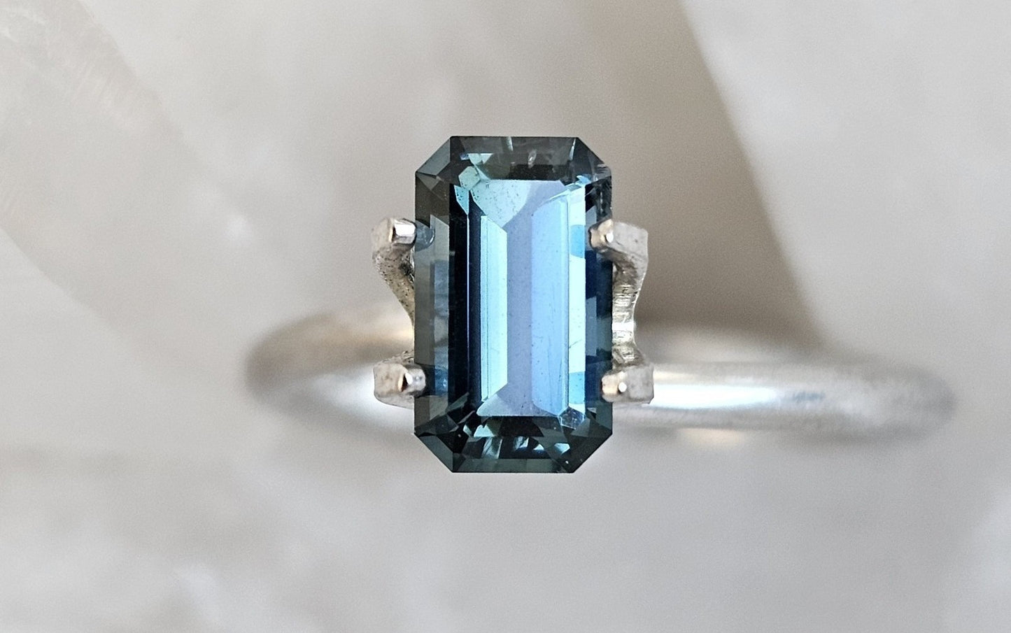 1.43 ct Emerald cut - Light blue + teal parti-colour natural Australian sapphire