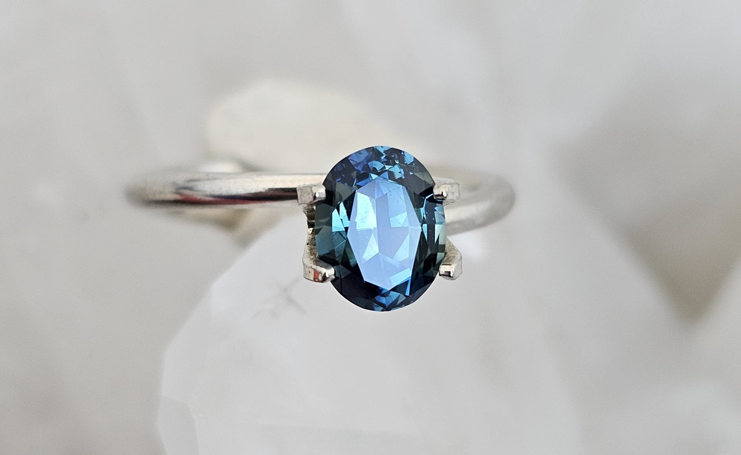 VAULT Collection 1.37 ct Oval cut - Mid sky blue parti-colour natural Australian sapphire