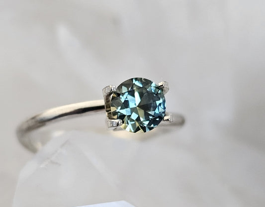 0.97 ct Round brilliant - Light teal parti-colour natural Australian sapphire