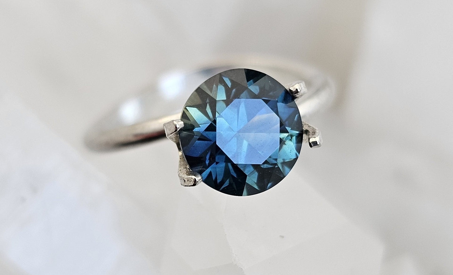 VAULT Collection 2.51 ct Round brilliant - Blue + teal parti-colour natural Australian sapphire